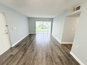 105 Benoist Farms Rd in West Palm Beach, FL - Building Photo - Building Photo