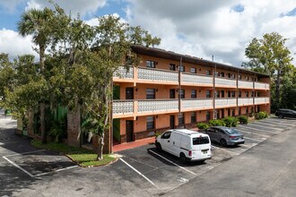 Fountainview Apartment Complex in Orange City, FL - Building Photo - Building Photo