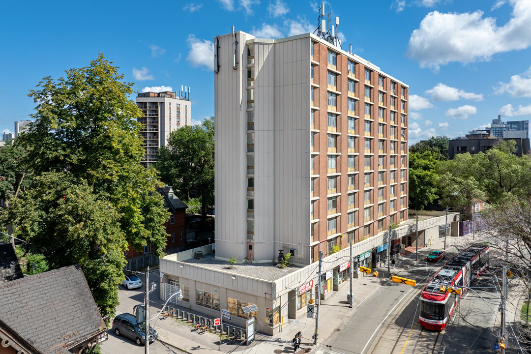 Bradley Court in Toronto, ON - Building Photo