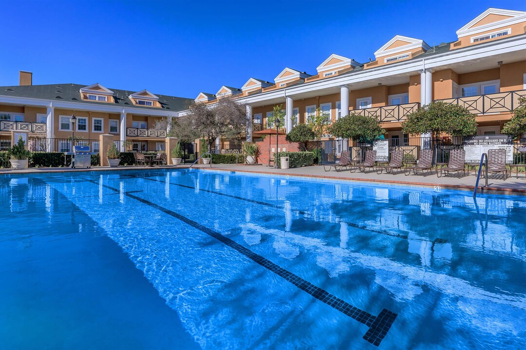 Heritage Square Senior Apartment Homes in Ladera Ranch, CA - Foto de edificio