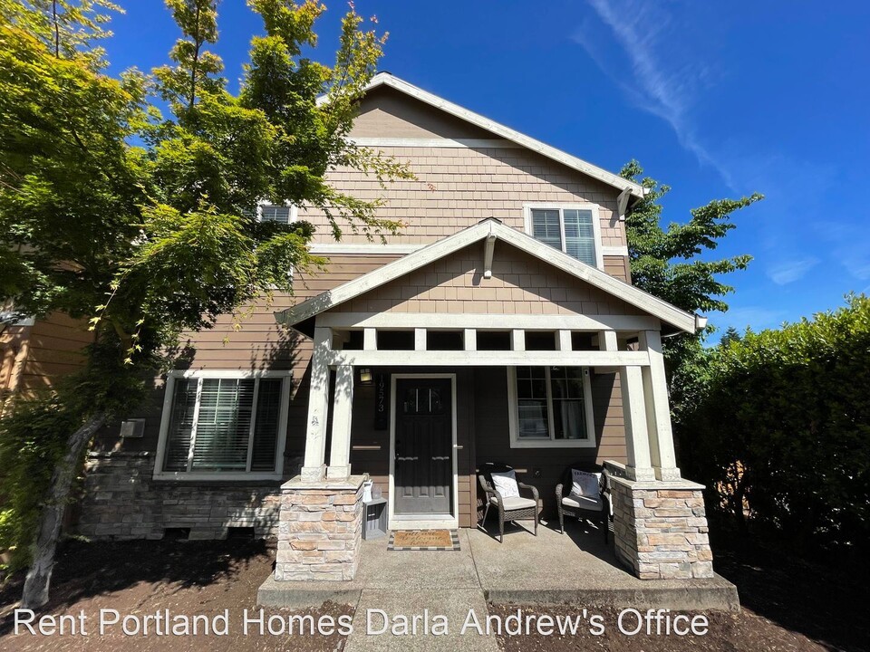 19573 Hummingbird Loop in Oregon City, OR - Foto de edificio