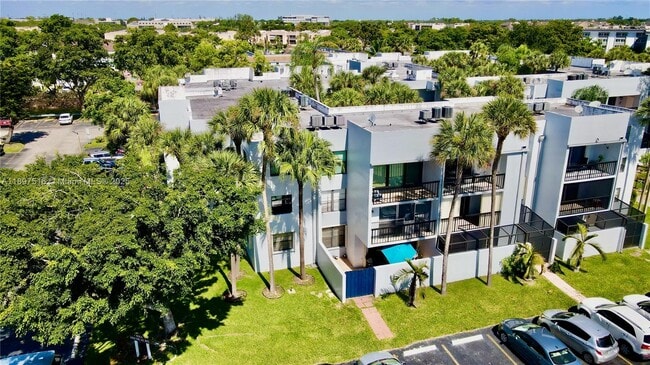 10825 SW 112th Ave in Miami, FL - Building Photo - Building Photo