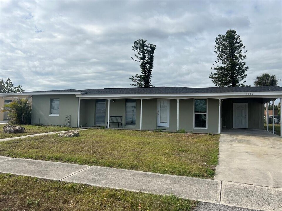 4045 Conway Blvd in Port Charlotte, FL - Building Photo