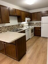 11101 Vessey Cir in Minneapolis, MN - Building Photo - Building Photo