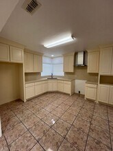 2002 Mexico Ave in Weslaco, TX - Foto de edificio - Building Photo