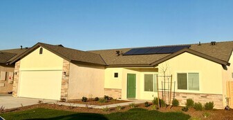 1006 Aggies St in Delano, CA - Building Photo