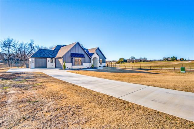 1000 Hennesay Pk in Springtown, TX - Building Photo - Building Photo