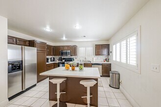 9411 Pioneer Ave in Las Vegas, NV - Building Photo - Building Photo