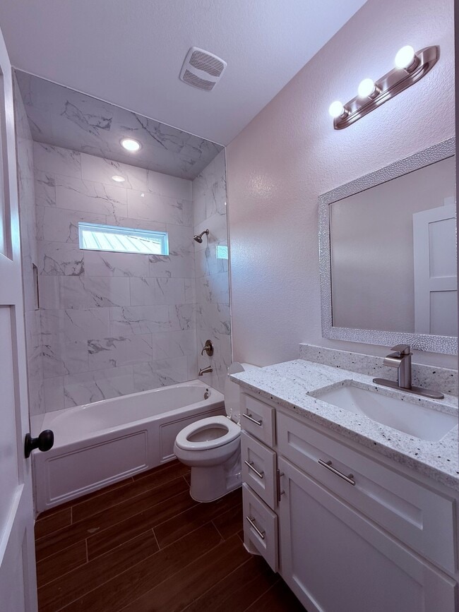 14880 Coaltown Rd in Willis, TX - Foto de edificio - Building Photo