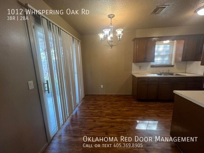 1012 Whispering Oak Rd in Oklahoma City, OK - Building Photo - Building Photo