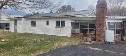 400 S Barton St in Johnson City, TN - Building Photo - Building Photo