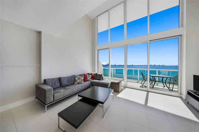 2000 Bay Dr in Miami Beach, FL - Foto de edificio - Building Photo