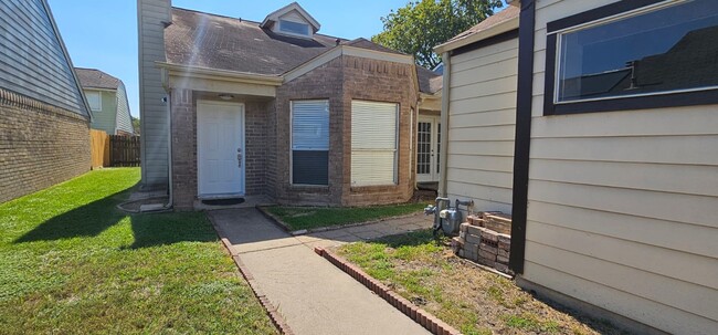 11841 Spring Grove Dr in Houston, TX - Building Photo - Building Photo