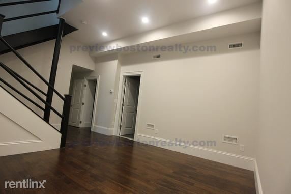 2044 Beacon St-Unit -APT# 1-SD in Newton, MA - Building Photo