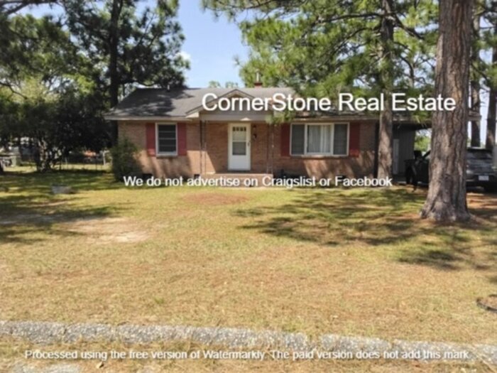 709 Poe Ave in Spring Lake, NC - Foto de edificio
