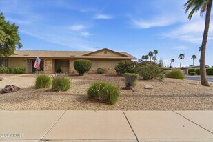 18415 N Spanish Garden Dr in Sun City West, AZ - Building Photo
