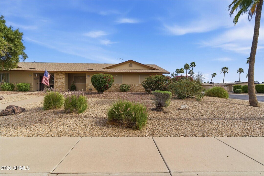 18415 N Spanish Garden Dr in Sun City West, AZ - Building Photo