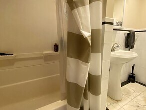 18 Gibbs St, Unit 11 in Brookline, MA - Building Photo - Building Photo