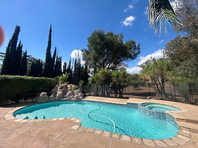 3015 E Shadid Dr in Colton, CA - Building Photo - Building Photo