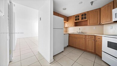 2400 SW 3rd Ave in Miami, FL - Building Photo - Building Photo
