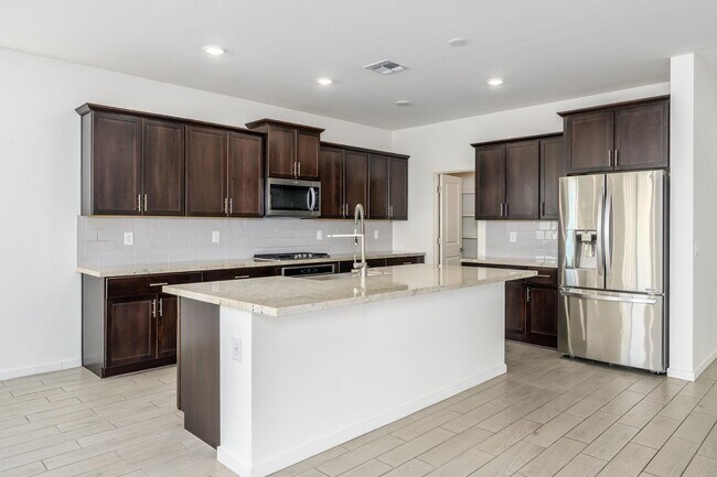 12608 W Gardenia Ave in Glendale, AZ - Building Photo - Building Photo