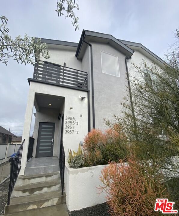 3955 1/2 S Budlong Ave in Los Angeles, CA - Building Photo - Building Photo