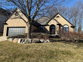 1809 Cloverdale Dr in Rochester, MI - Building Photo