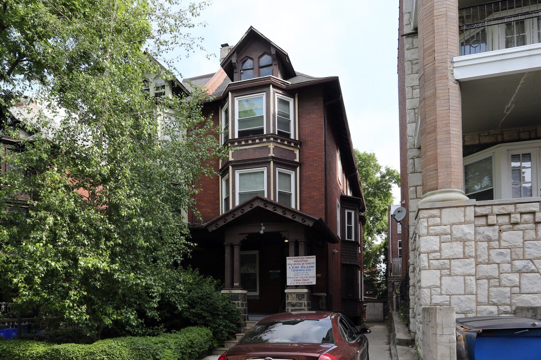4527 Pine Street in Philadelphia, PA - Foto de edificio