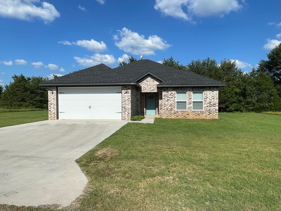 470 Western Hills Dr in Durant, OK - Building Photo