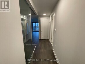 799 The Queensway in Toronto, ON - Building Photo - Building Photo