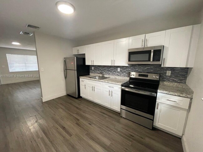 450 SW 2nd St in Pompano Beach, FL - Building Photo - Building Photo