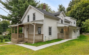 32 Christine St in Torrington, CT - Foto de edificio - Building Photo