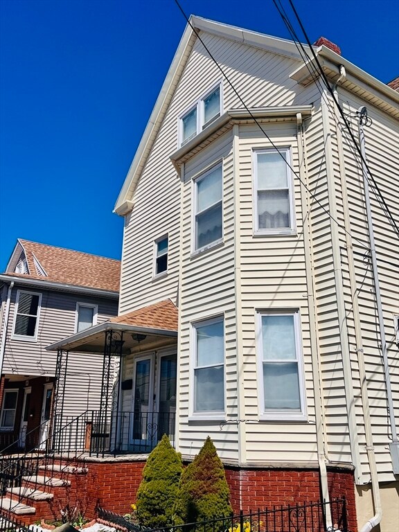 34 Medford St in Medford, MA - Building Photo - Building Photo