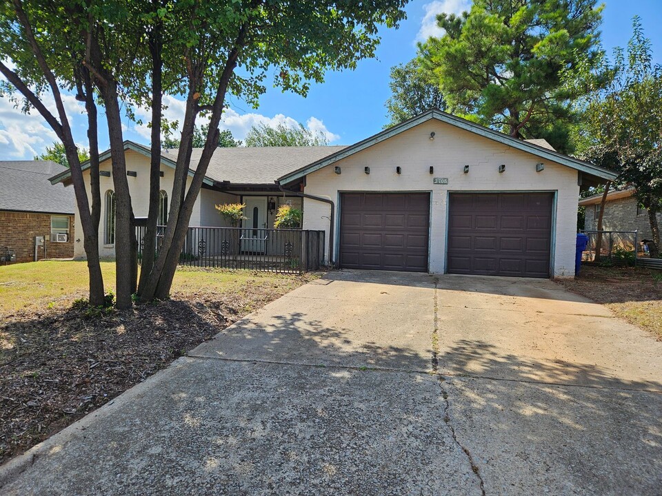 2708 Cheyenne Way in Norman, OK - Building Photo