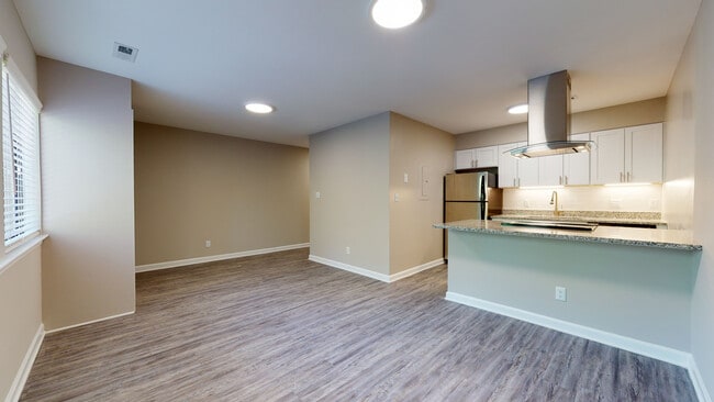 3116 Hillsborough in Raleigh, NC - Foto de edificio - Building Photo