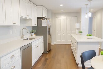 1727 W Crystal Ln in Mount Prospect, IL - Building Photo - Building Photo