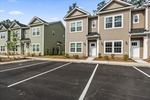 801 Twin Rivers Dr in Charleston, SC - Building Photo