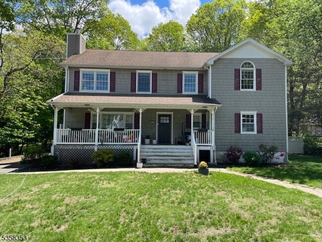 16 Oak Ln in Randolph, NJ - Building Photo - Building Photo