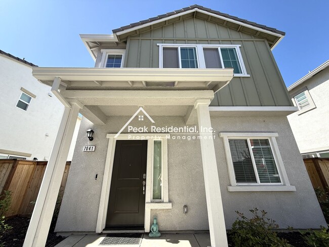 7041 Santa Venetia Pl in Roseville, CA - Building Photo - Building Photo