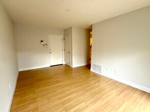 111 W 8th St, Unit 1Q in Boston, MA - Building Photo - Building Photo