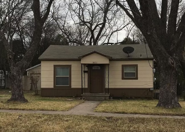 property at 1611 W Ave C