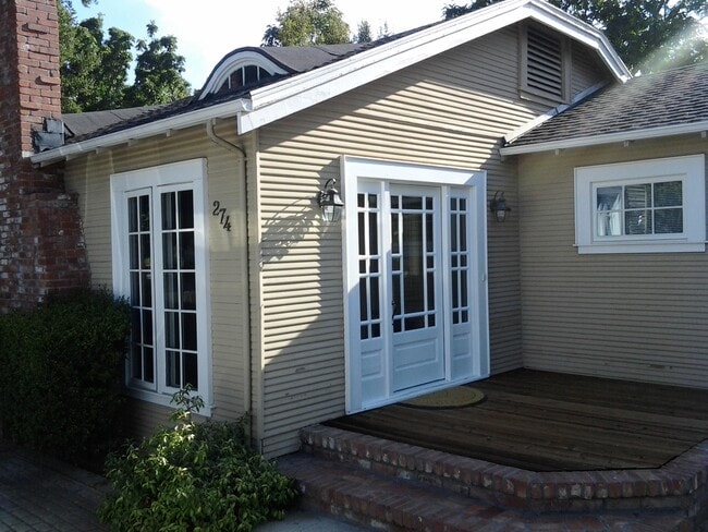property at 274 S Pastoria Ave