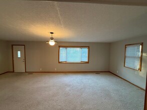 710 W 8th St, Unit 2110 in Grand Island, NE - Building Photo - Building Photo