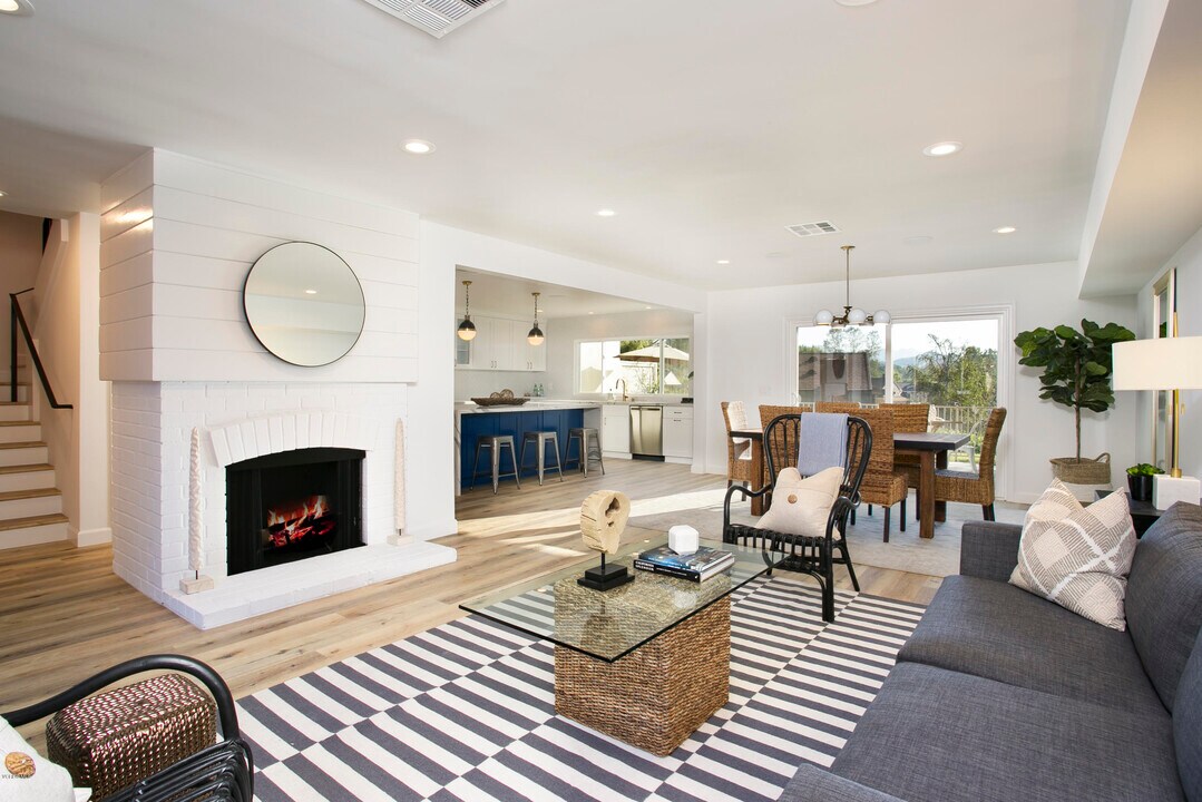 32107 Beachview Ln in Westlake Village, CA - Building Photo