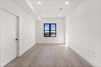 425 Avenue C in Bayonne, NJ - Building Photo - Building Photo