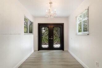 12525 SW 72nd Ave in Miami, FL - Building Photo - Building Photo