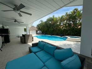 41 NW 136th Ct in Miami, FL - Foto de edificio - Building Photo