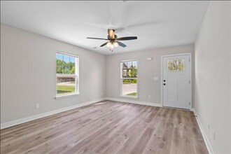 156 SW 8th St in Blue Springs, MO - Building Photo - Building Photo