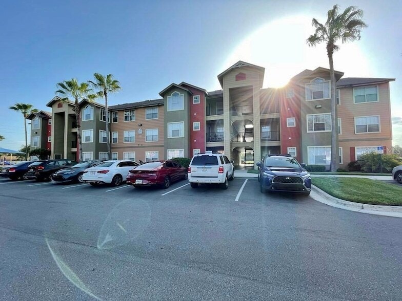 2212 Grand Cayman Ct, Unit 1633 in Kissimmee, FL - Building Photo