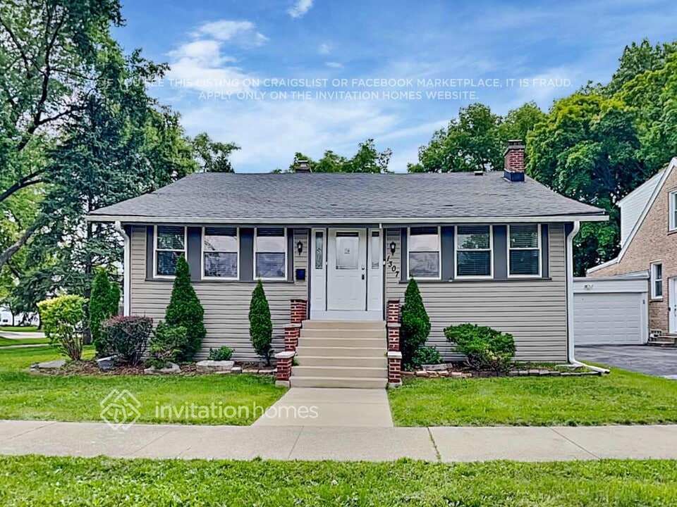 1307 White St in Des Plaines, IL - Building Photo